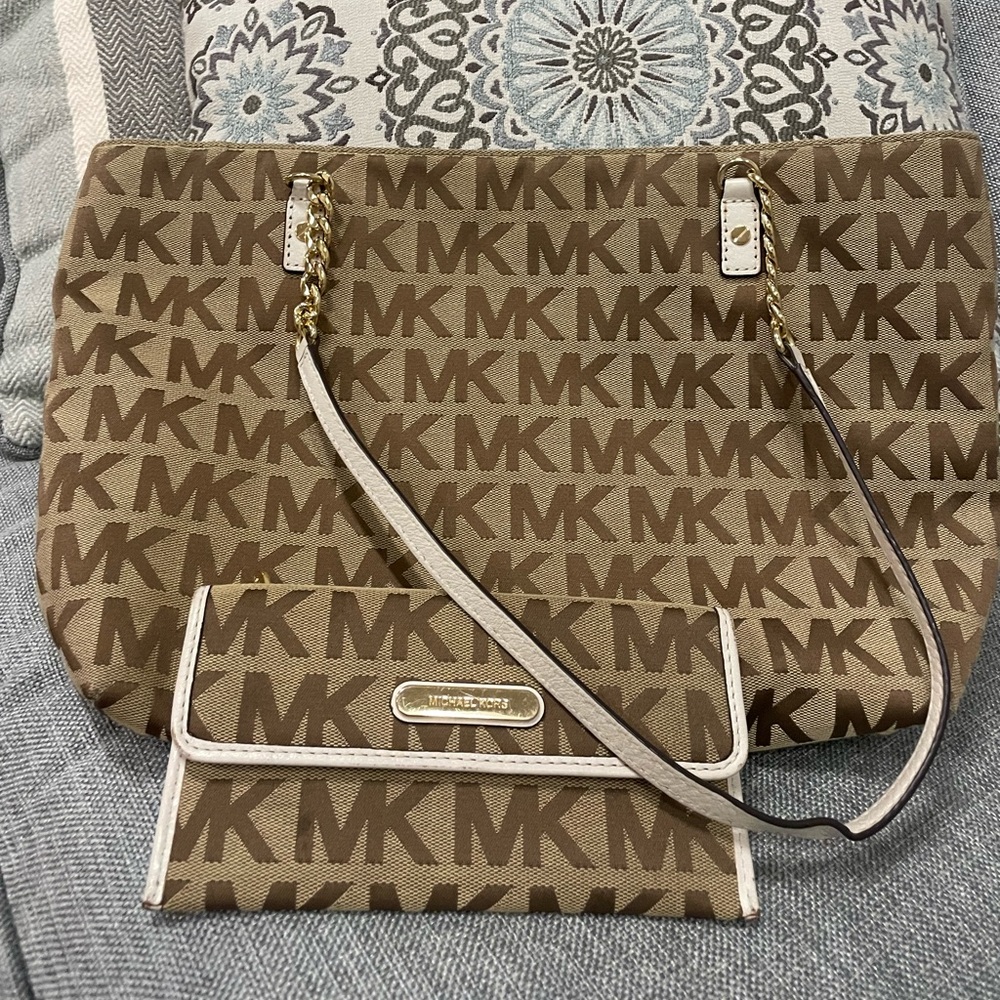Michael Kors purse/wallet set